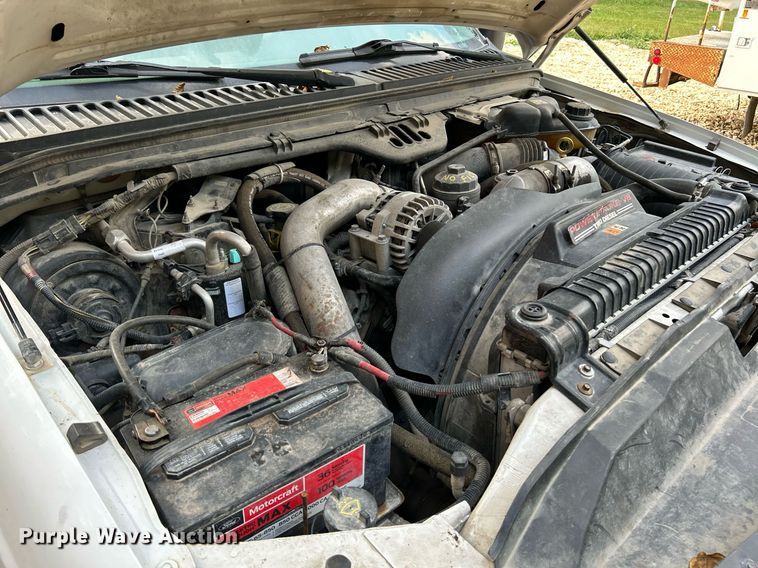 image for item NQ9850 2005 Ford F450 Super Duty XL  bucket truck