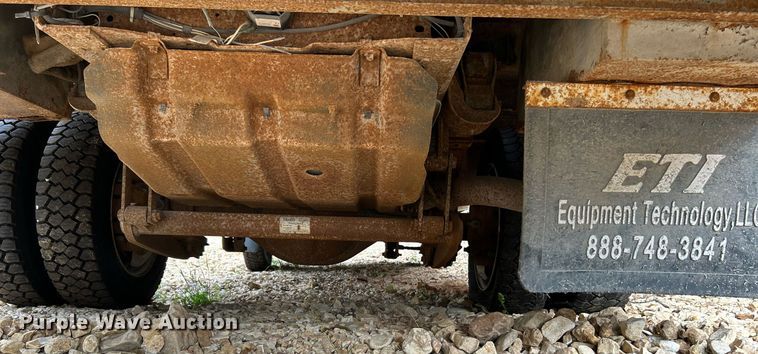 image for item NQ9850 2005 Ford F450 Super Duty XL  bucket truck