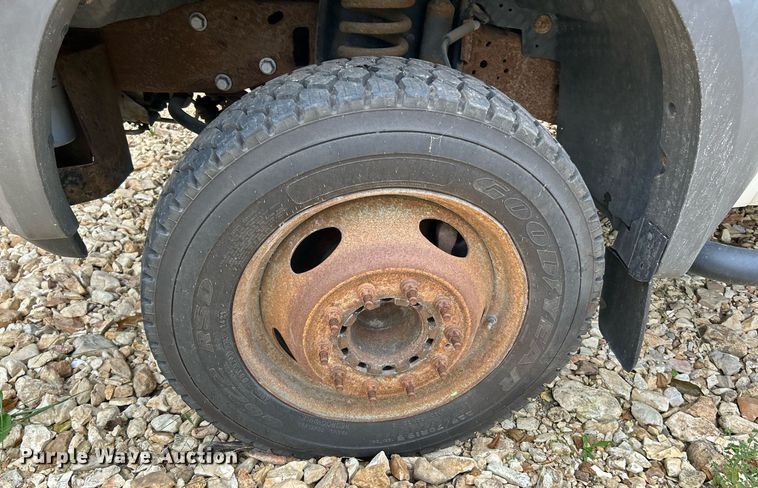 image for item NQ9850 2005 Ford F450 Super Duty XL  bucket truck