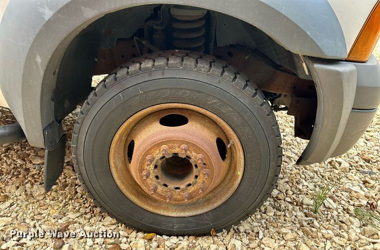 image for item NQ9850 2005 Ford F450 Super Duty XL  bucket truck