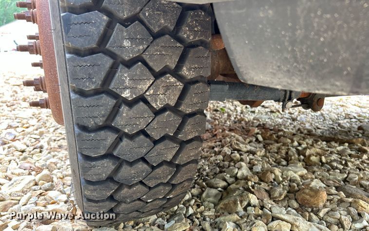 image for item NQ9850 2005 Ford F450 Super Duty XL  bucket truck