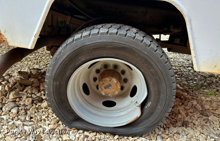 image for item NQ9850 2005 Ford F450 Super Duty XL  bucket truck