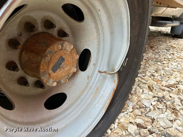 image for item NQ9850 2005 Ford F450 Super Duty XL  bucket truck