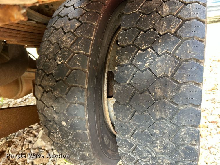 image for item NQ9850 2005 Ford F450 Super Duty XL  bucket truck