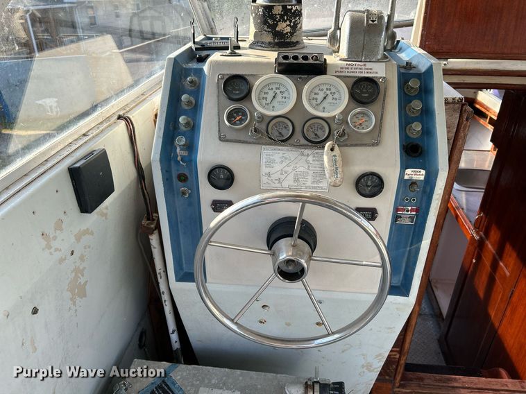 image for item NQ9870 1966 California  boat