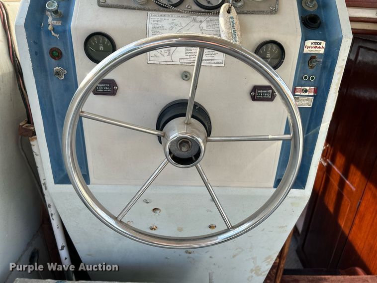 image for item NQ9870 1966 California  boat