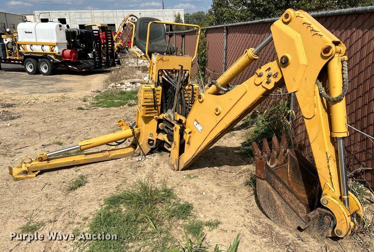 image for item NQ9893 2007 Vermeer B903A  backhoe attachment