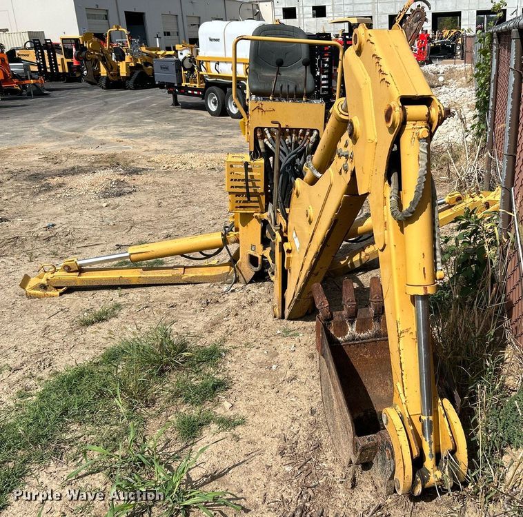 image for item NQ9893 2007 Vermeer B903A  backhoe attachment