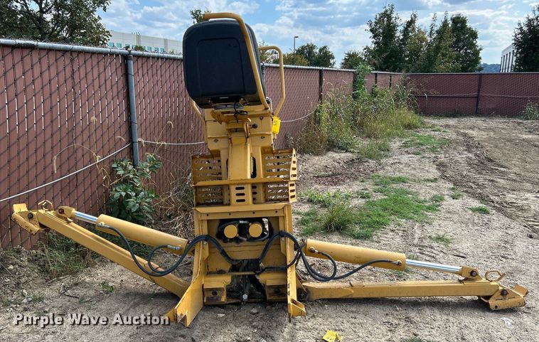 image for item NQ9893 2007 Vermeer B903A  backhoe attachment