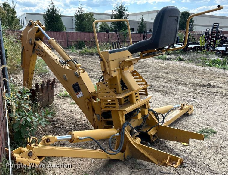 image for item NQ9893 2007 Vermeer B903A  backhoe attachment