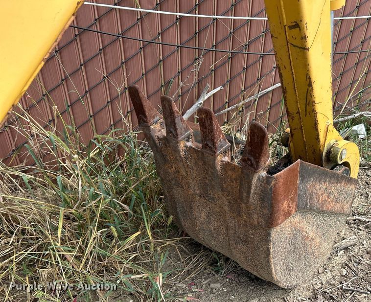 image for item NQ9893 2007 Vermeer B903A  backhoe attachment