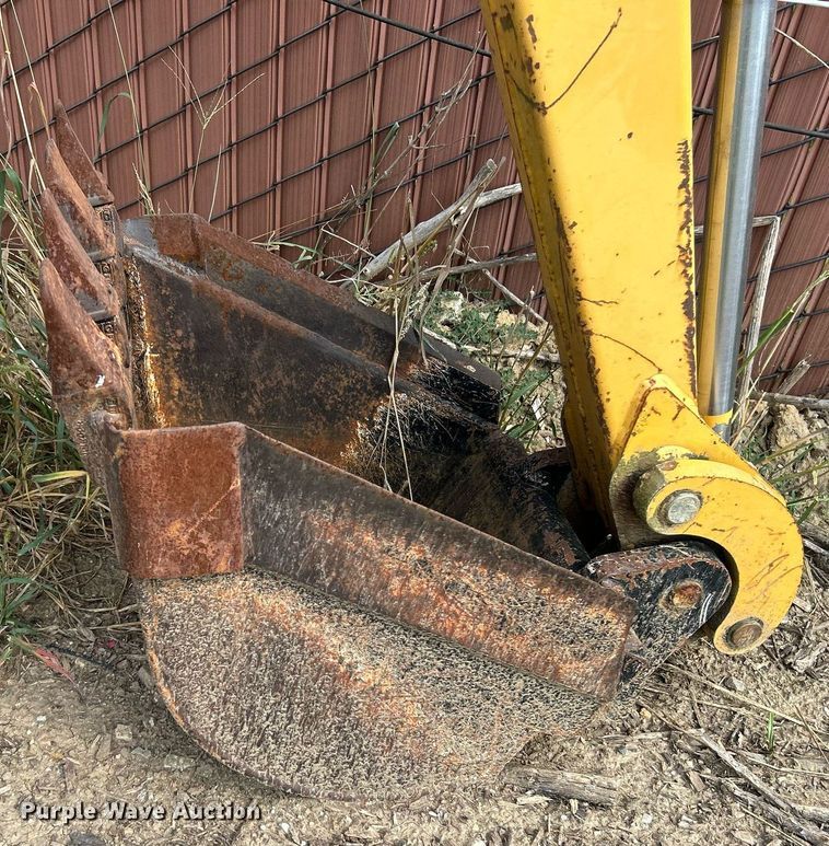 image for item NQ9893 2007 Vermeer B903A  backhoe attachment