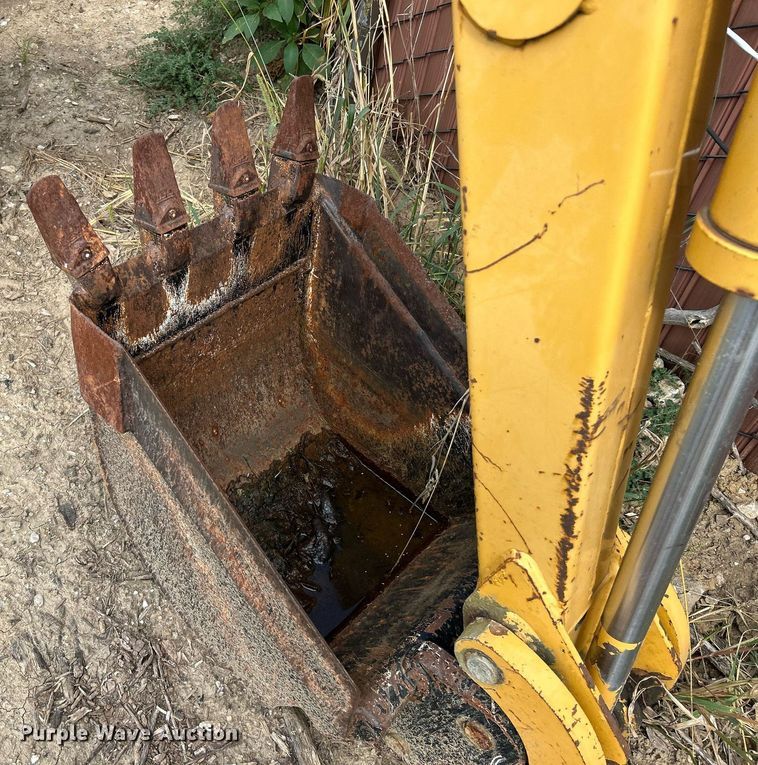 image for item NQ9893 2007 Vermeer B903A  backhoe attachment