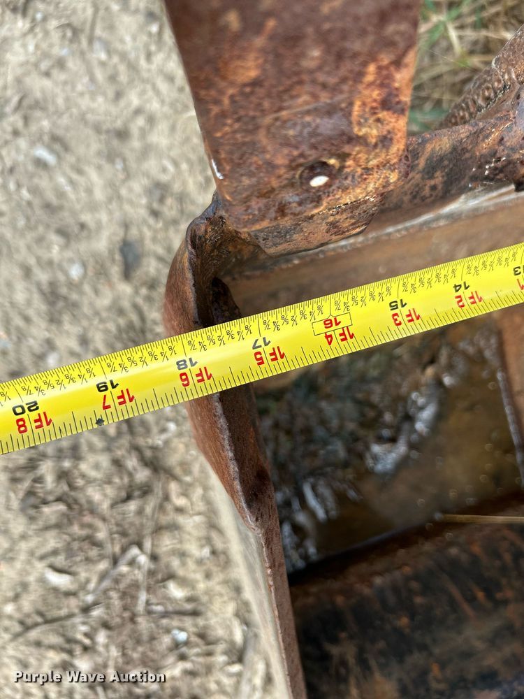 image for item NQ9893 2007 Vermeer B903A  backhoe attachment