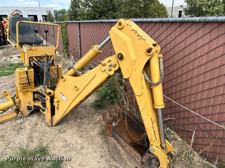 image for item NQ9893 2007 Vermeer B903A  backhoe attachment