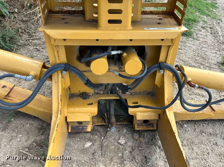 image for item NQ9893 2007 Vermeer B903A  backhoe attachment