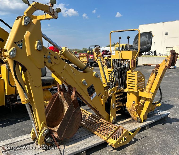 image for item NQ9895 2013 Vermeer B1250  backhoe attachment