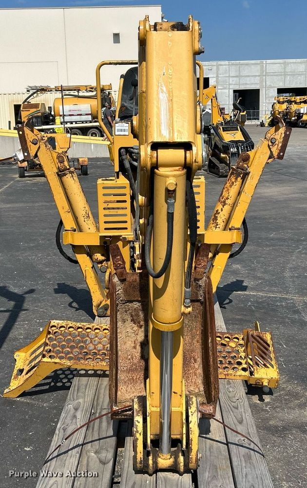 image for item NQ9895 2013 Vermeer B1250  backhoe attachment