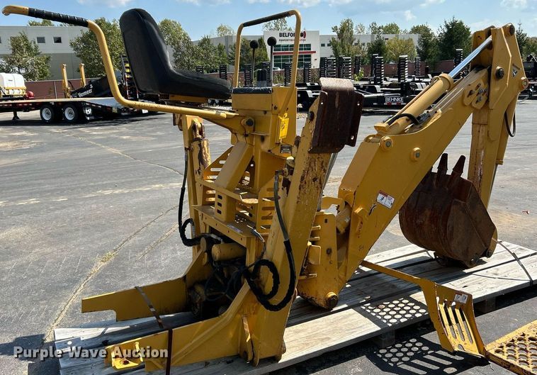 image for item NQ9895 2013 Vermeer B1250  backhoe attachment