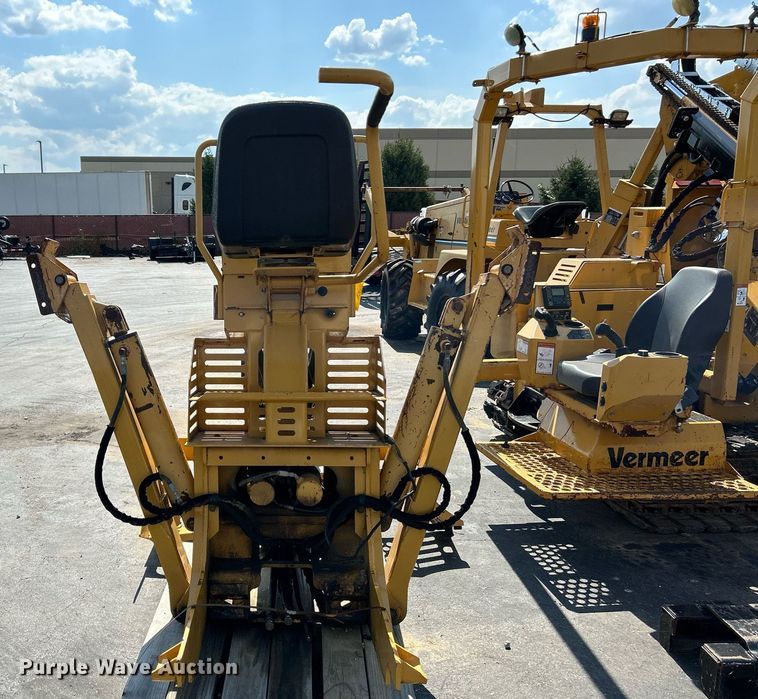 image for item NQ9895 2013 Vermeer B1250  backhoe attachment