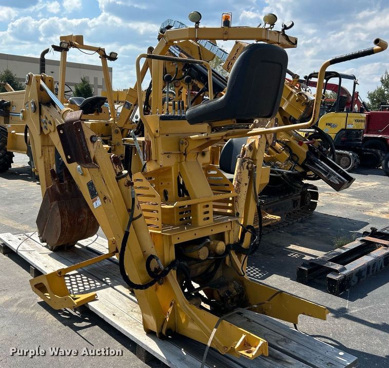 image for item NQ9895 2013 Vermeer B1250  backhoe attachment
