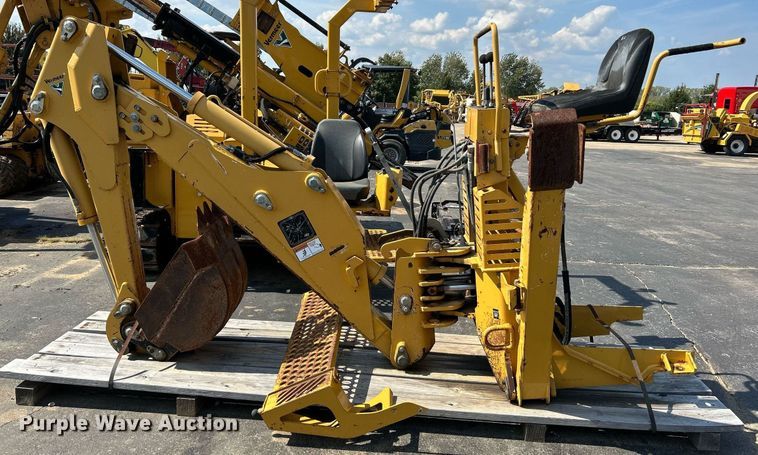image for item NQ9895 2013 Vermeer B1250  backhoe attachment