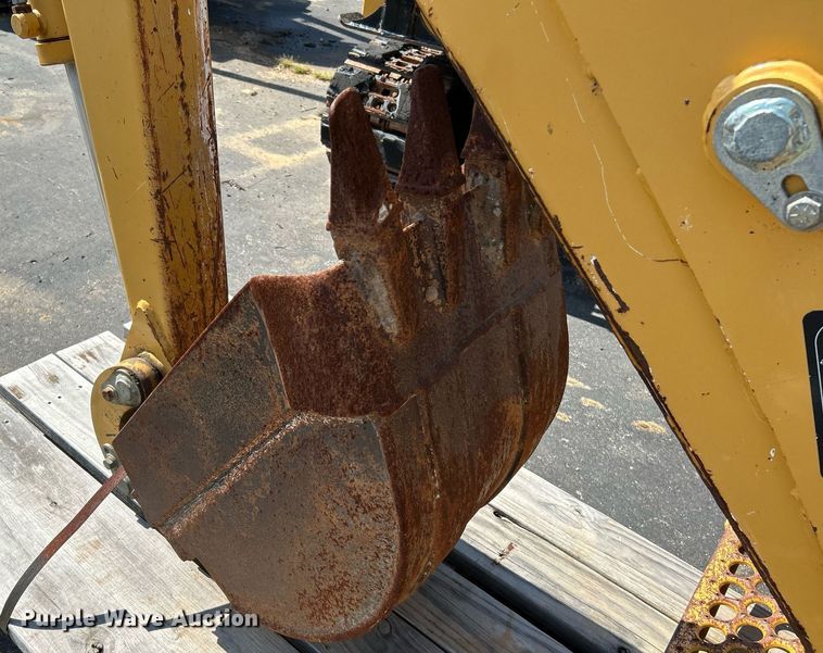 image for item NQ9895 2013 Vermeer B1250  backhoe attachment