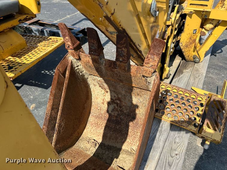 image for item NQ9895 2013 Vermeer B1250  backhoe attachment