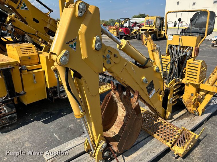 image for item NQ9895 2013 Vermeer B1250  backhoe attachment