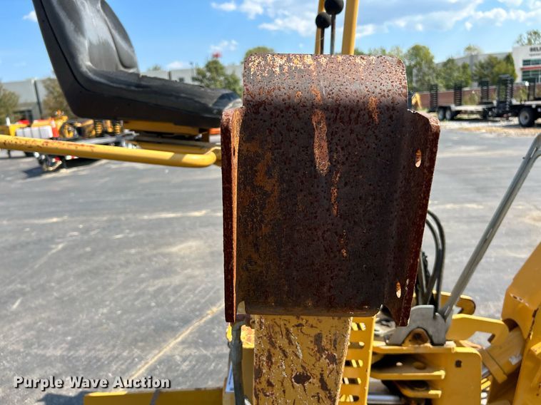 image for item NQ9895 2013 Vermeer B1250  backhoe attachment