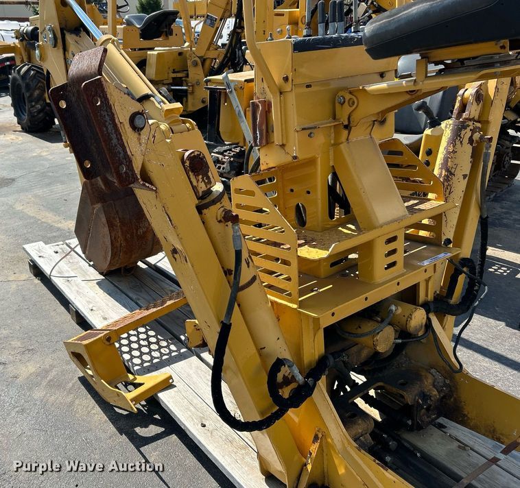 image for item NQ9895 2013 Vermeer B1250  backhoe attachment