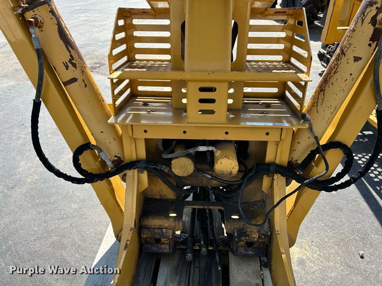 image for item NQ9895 2013 Vermeer B1250  backhoe attachment