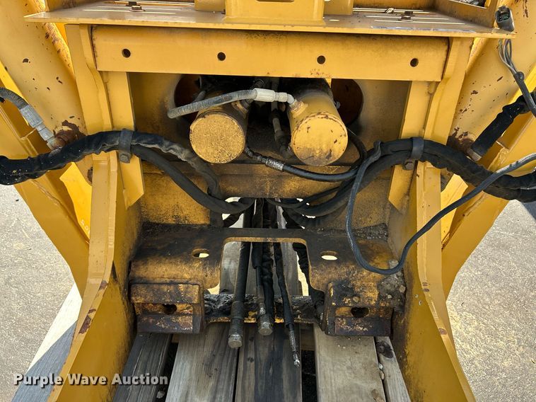 image for item NQ9895 2013 Vermeer B1250  backhoe attachment