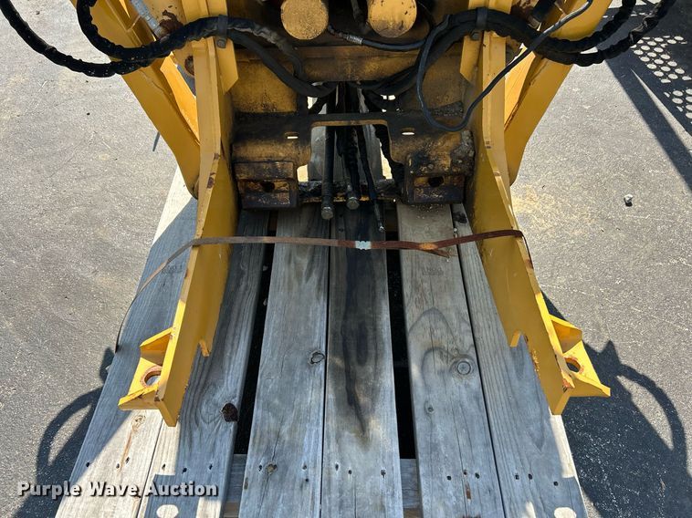 image for item NQ9895 2013 Vermeer B1250  backhoe attachment