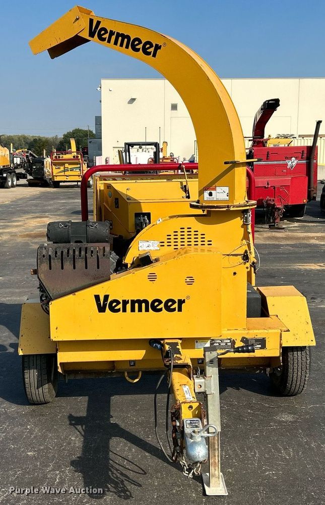 image for item NQ9896 2015 Vermeer BC700XL  wood chipper