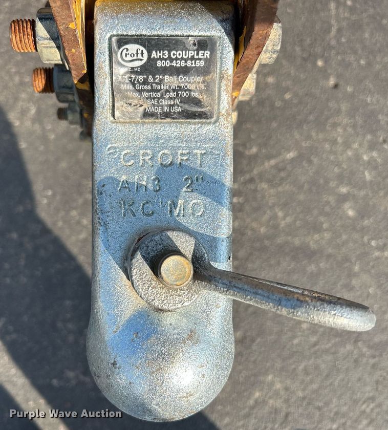 image for item NQ9896 2015 Vermeer BC700XL  wood chipper