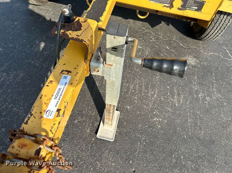 image for item NQ9896 2015 Vermeer BC700XL  wood chipper