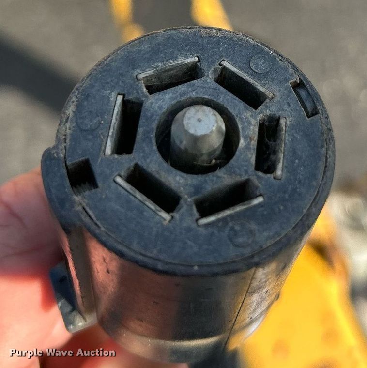 image for item NQ9896 2015 Vermeer BC700XL  wood chipper