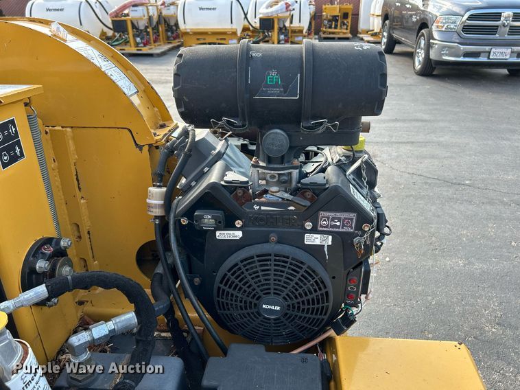 image for item NQ9896 2015 Vermeer BC700XL  wood chipper