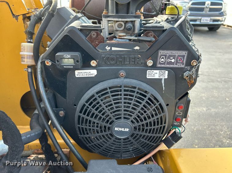 image for item NQ9896 2015 Vermeer BC700XL  wood chipper