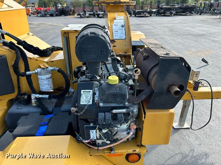 image for item NQ9896 2015 Vermeer BC700XL  wood chipper