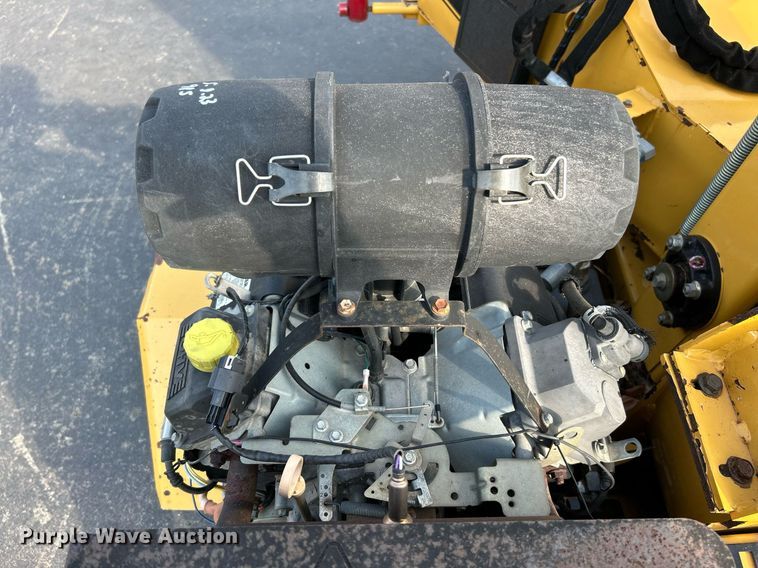 image for item NQ9896 2015 Vermeer BC700XL  wood chipper