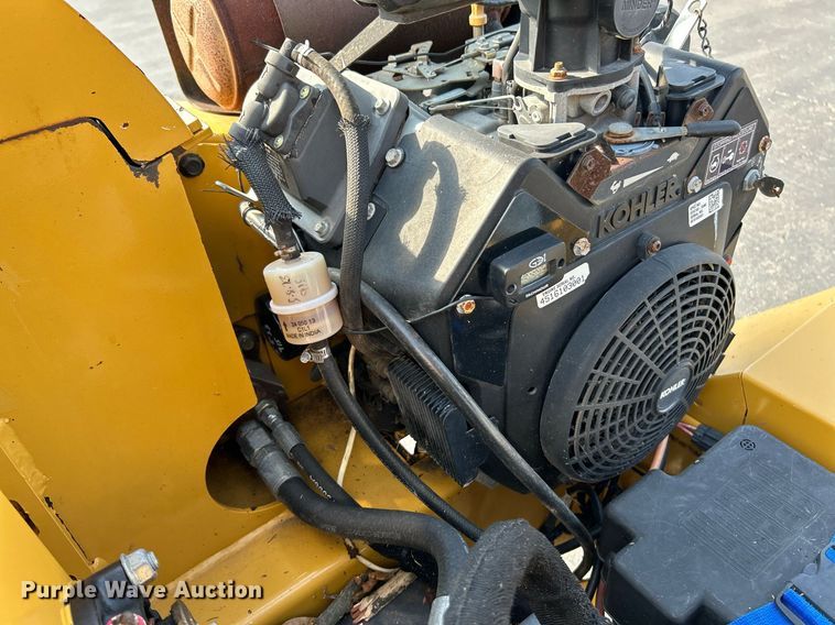 image for item NQ9896 2015 Vermeer BC700XL  wood chipper