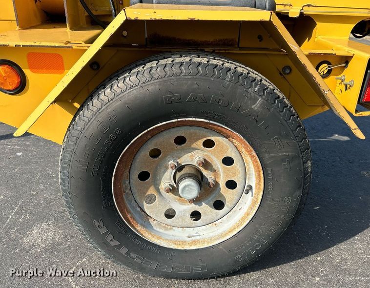 image for item NQ9896 2015 Vermeer BC700XL  wood chipper