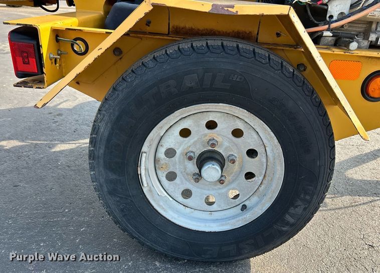 image for item NQ9896 2015 Vermeer BC700XL  wood chipper