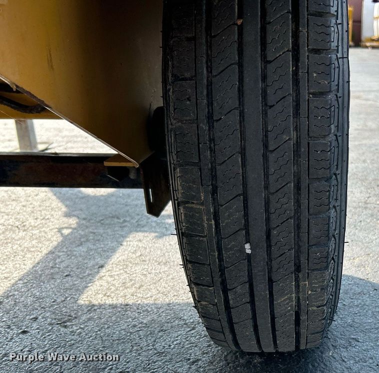 image for item NQ9896 2015 Vermeer BC700XL  wood chipper