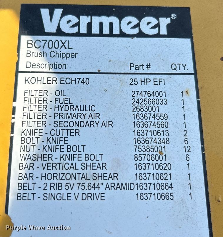 image for item NQ9896 2015 Vermeer BC700XL  wood chipper