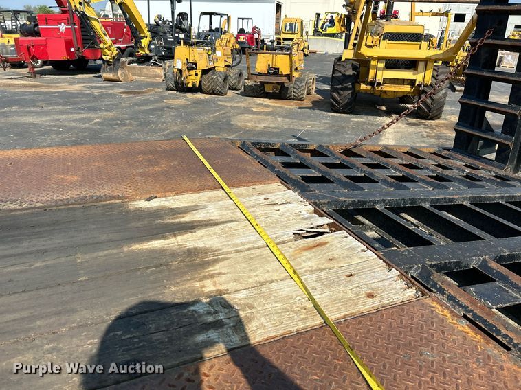 image for item NQ9897 2015 Belshe FB30  equipment trailer