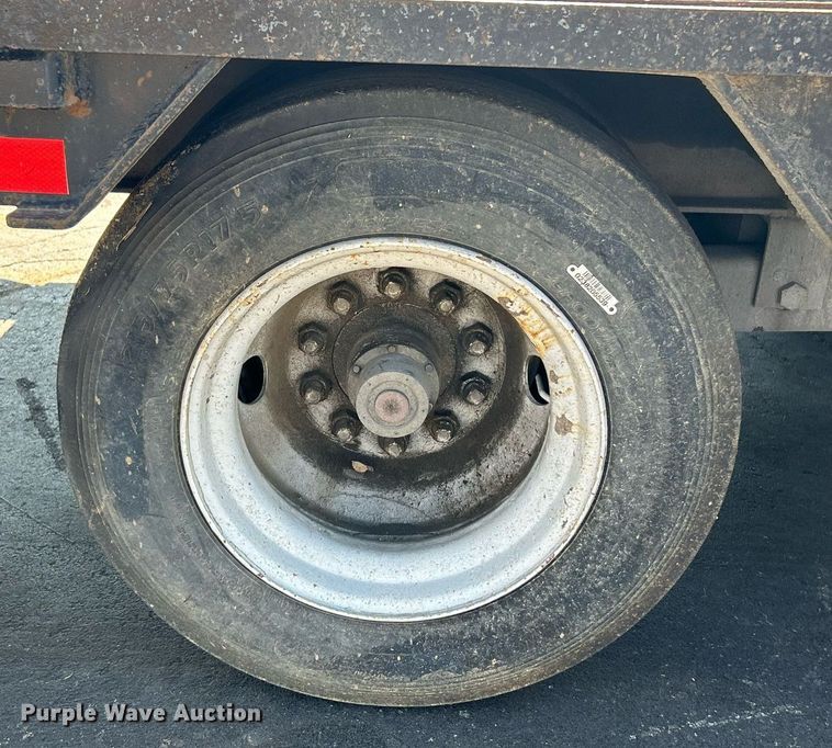 image for item NQ9897 2015 Belshe FB30  equipment trailer