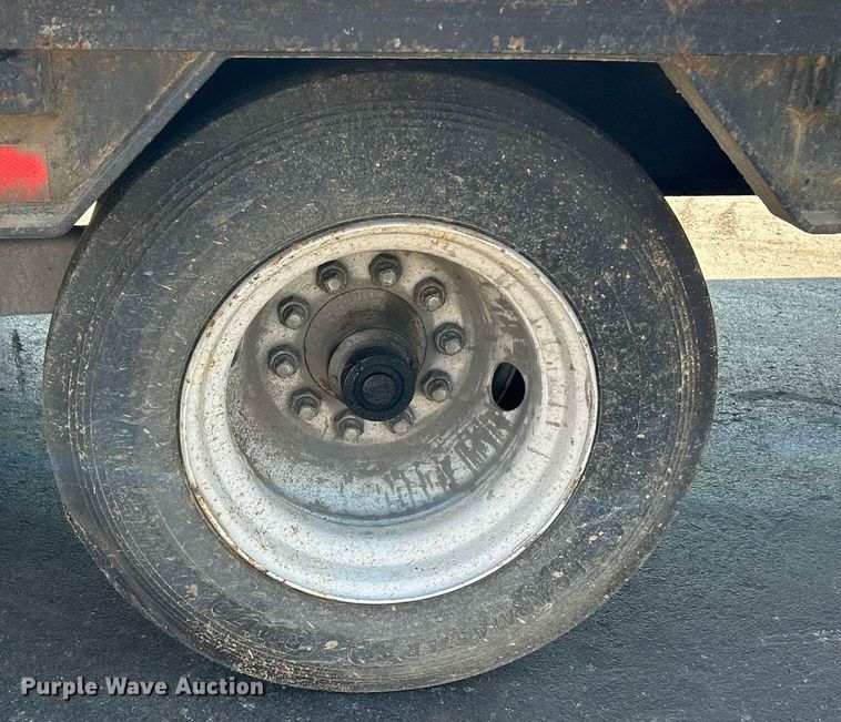 image for item NQ9897 2015 Belshe FB30  equipment trailer